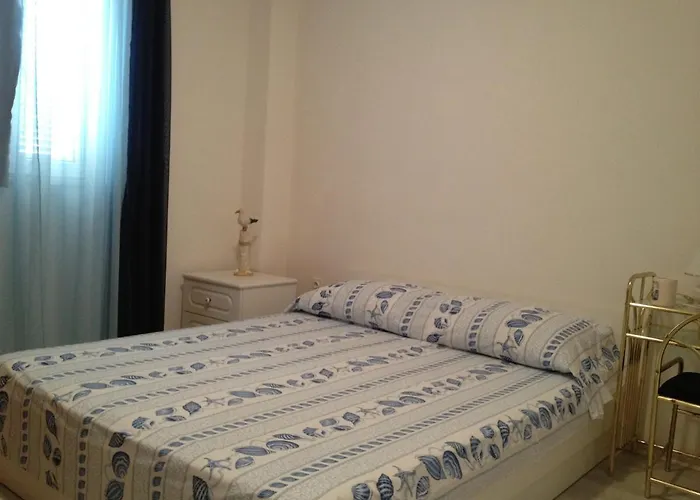 Family-friendly With Swimming Pool Razanj, - 14232 Appartement Rogoznica (Sibenik-Knin)